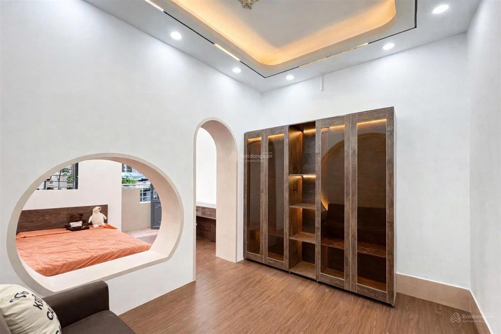 Cho thuê phòng quận 1 gần bùi viện, nguyễn huệ, ngã 6 phù đổng, ban công full nội thất, thang máy