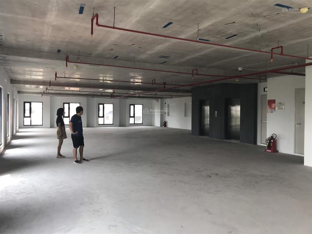 Cho thuê sàn văn phòng thảo điền  mặt tiền quốc hương | 300m² trống suốt, giá siêu hời 500k/m²