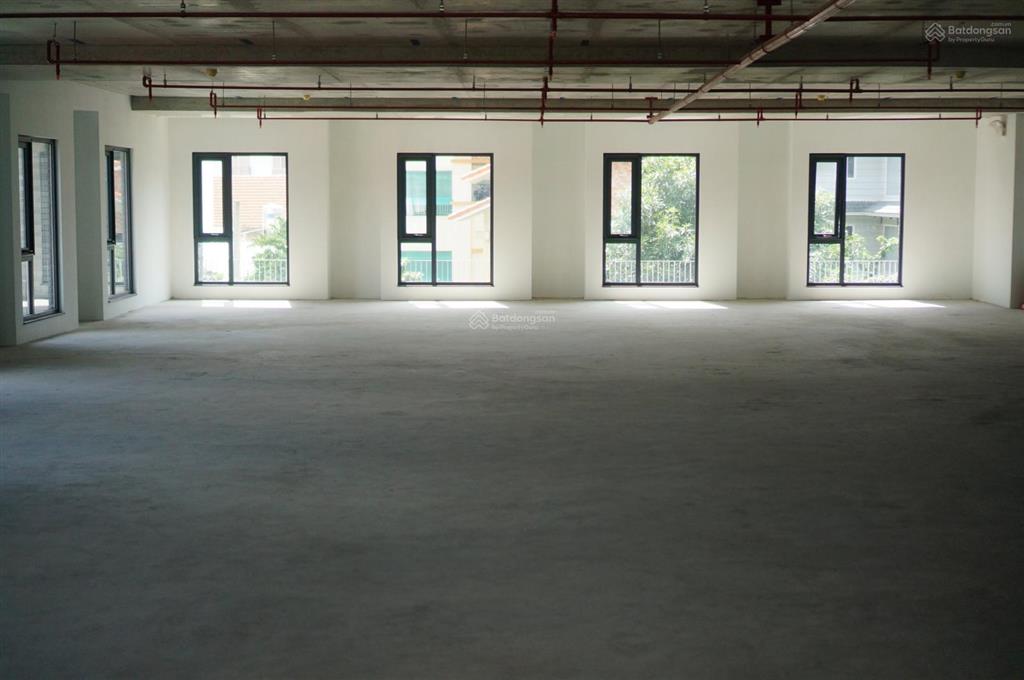 Cho thuê sàn văn phòng thảo điền  mặt tiền quốc hương | 300m² trống suốt, giá siêu hời 500k/m²