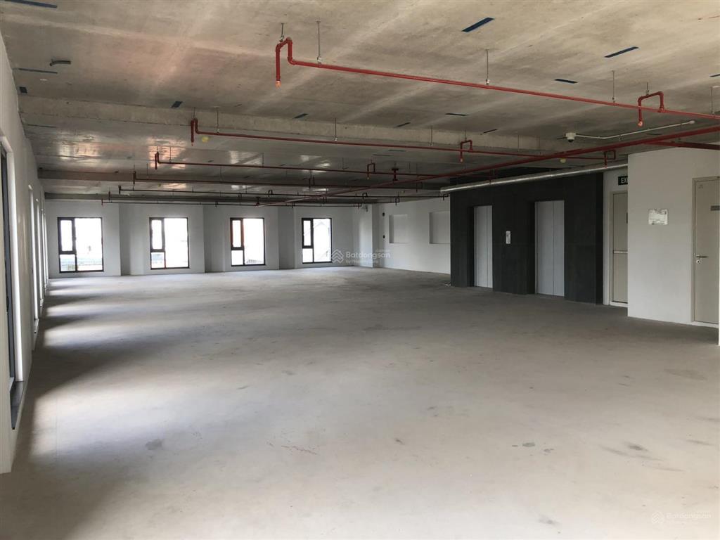 Cho thuê sàn văn phòng thảo điền  mặt tiền quốc hương | 300m² trống suốt, giá siêu hời 500k/m²