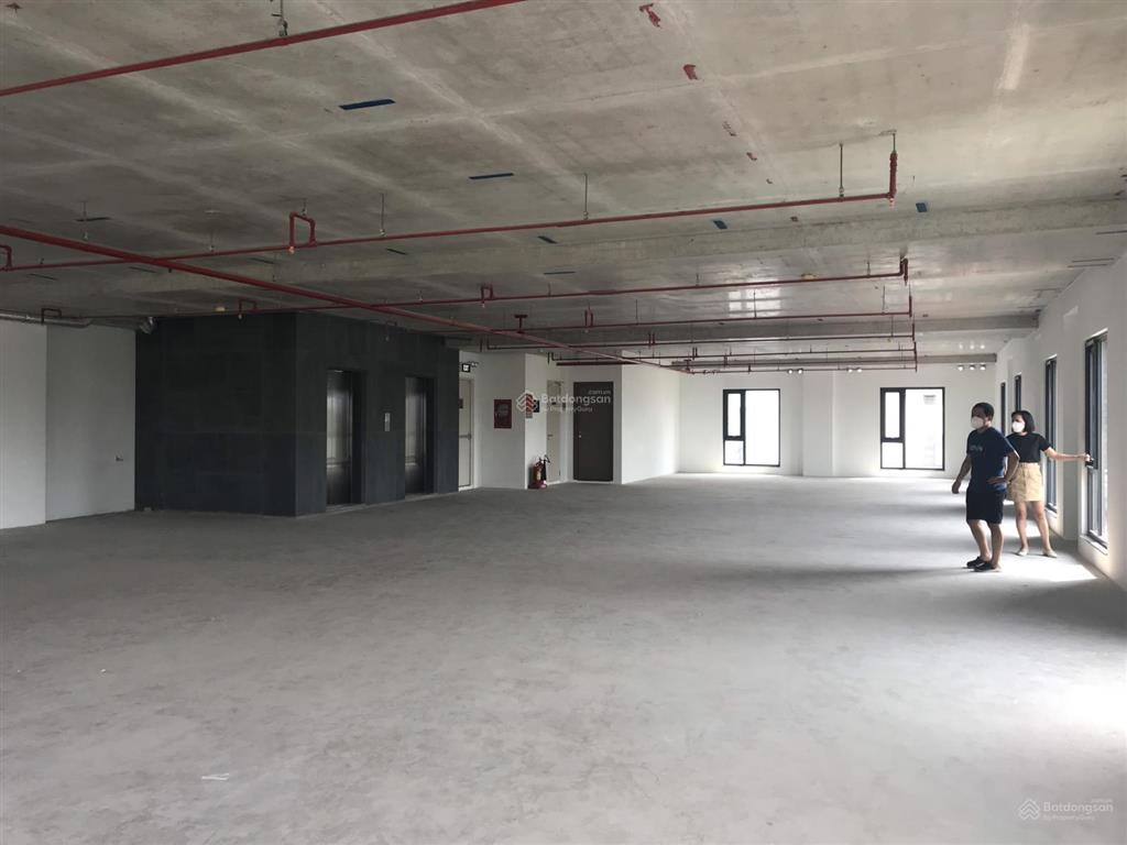 Cho thuê sàn văn phòng thảo điền  mặt tiền quốc hương | 300m² trống suốt, giá siêu hời 500k/m²