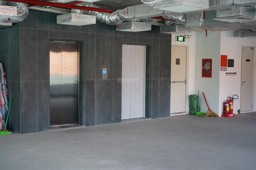 Cho thuê sàn văn phòng thảo điền  mặt tiền quốc hương | 300m² trống suốt, giá siêu hời 500k/m²