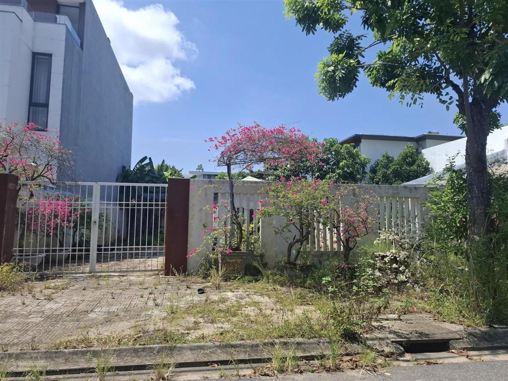 Bán đất villa trần trọng khiêm 323m2 đường 10.5m ngay nam việt á,gần lãnh sự quán ba lan,trung quốc