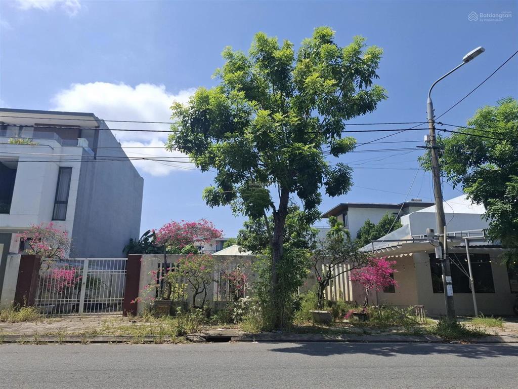 Bán đất villa trần trọng khiêm 323m2 đường 10.5m ngay nam việt á,gần lãnh sự quán ba lan,trung quốc