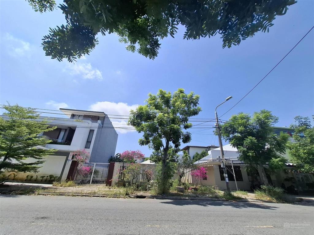 Bán đất villa trần trọng khiêm 323m2 đường 10.5m ngay nam việt á,gần lãnh sự quán ba lan,trung quốc