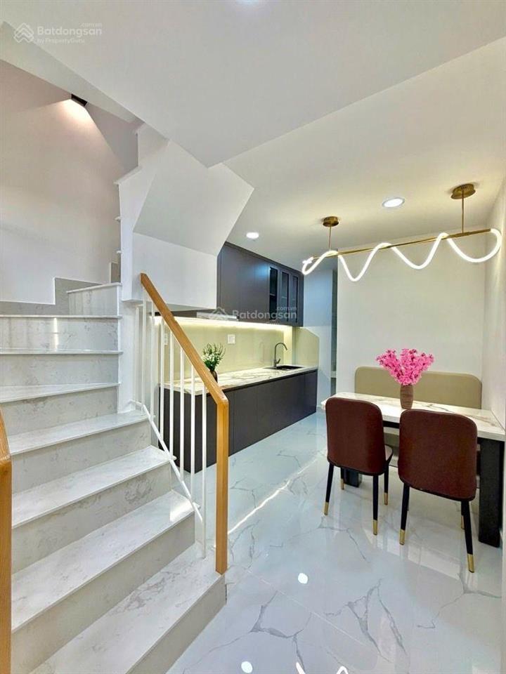 Nhà đẹp đón tết  ngay khu ẩm thực phan xích long  30,6m  3 tầng  sát mặt tiền  3pn  3wc