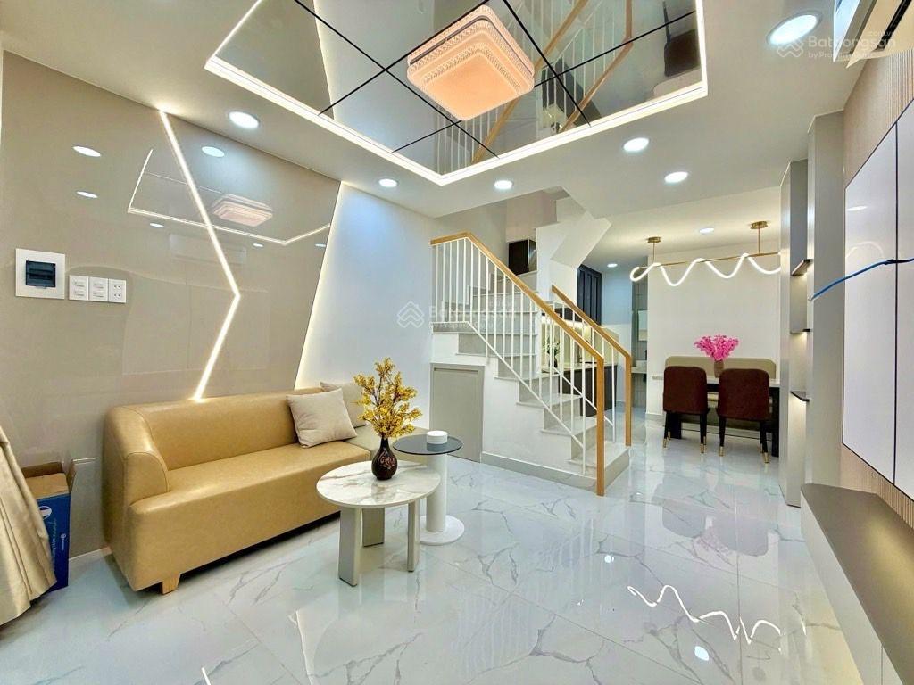 Nhà đẹp đón tết  ngay khu ẩm thực phan xích long  30,6m  3 tầng  sát mặt tiền  3pn  3wc