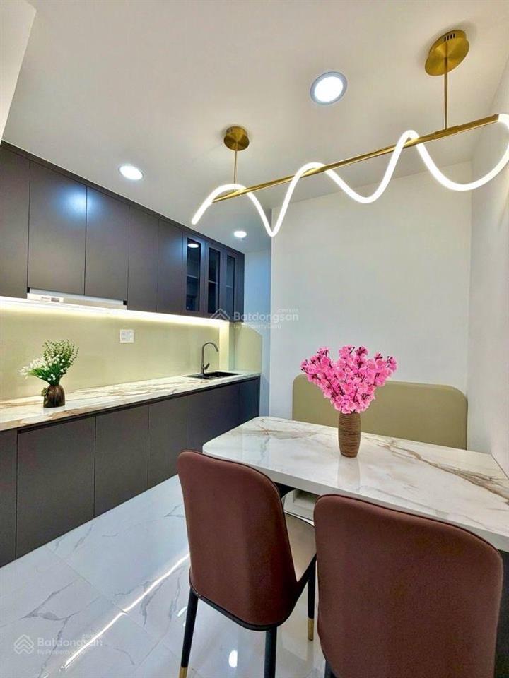 Nhà đẹp đón tết  ngay khu ẩm thực phan xích long  30,6m  3 tầng  sát mặt tiền  3pn  3wc