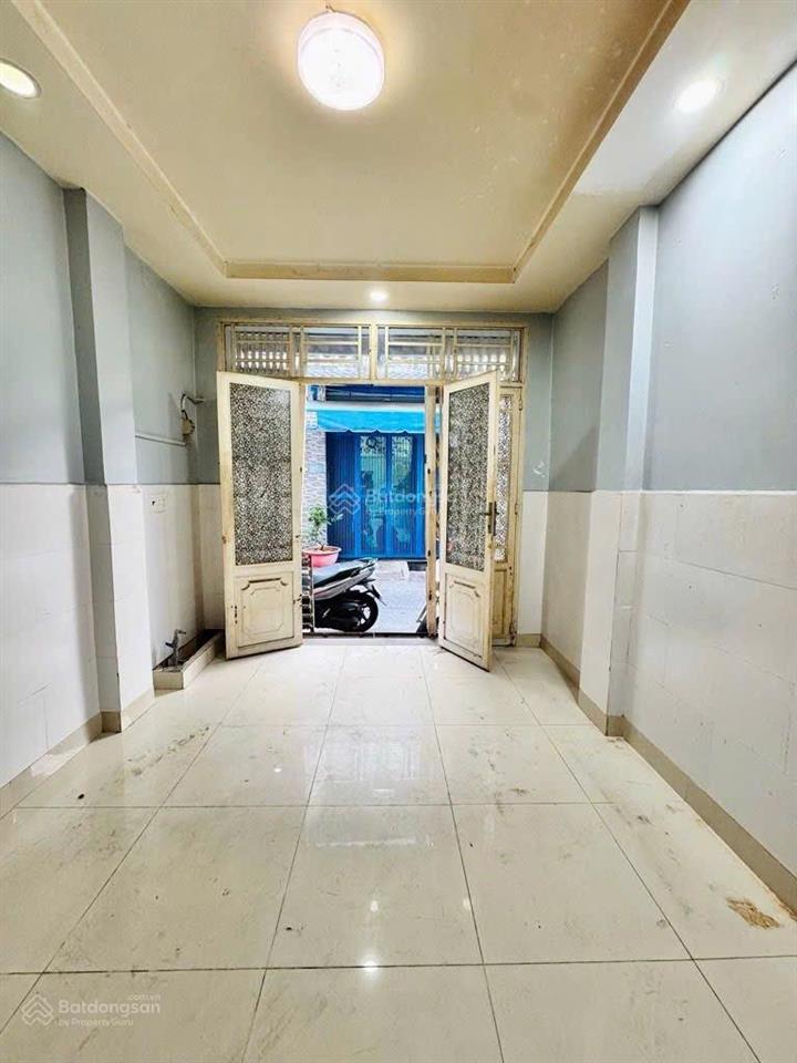 Hàng xóm q1  hxh đỗ cửa  2 tầng  vừa ở vừa kinh doanh tốt  chỉ 6,55 tỷ