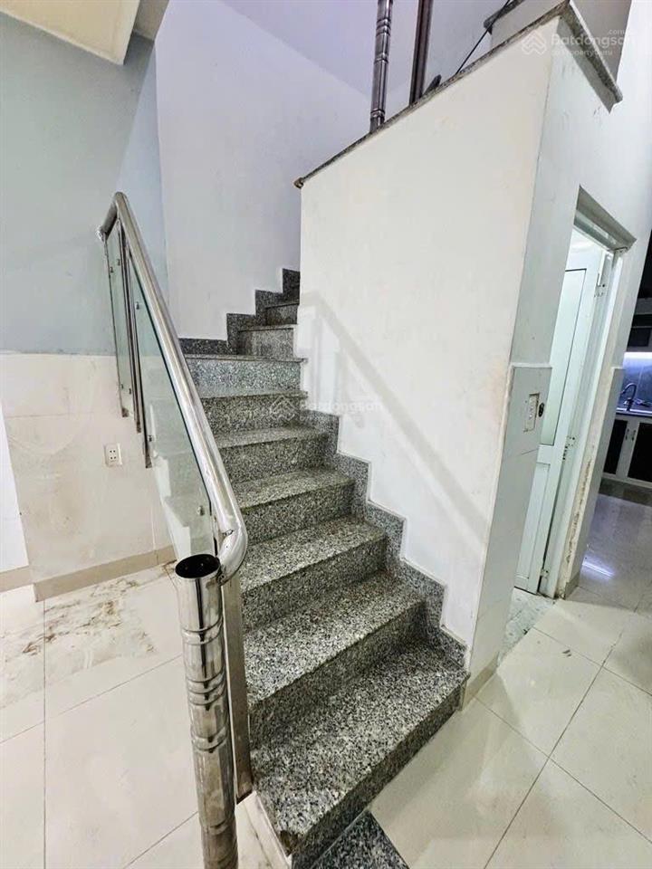 Hàng xóm q1  hxh đỗ cửa  2 tầng  vừa ở vừa kinh doanh tốt  chỉ 6,55 tỷ