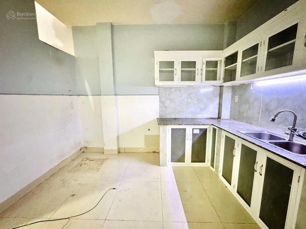 Hàng xóm q1  hxh đỗ cửa  2 tầng  vừa ở vừa kinh doanh tốt  chỉ 6,55 tỷ