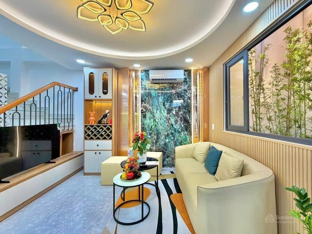 Nhà đẹp bình thạnh gần ngã tư hàng xanh  35m2  2 tầng  chỉ 5,65 tỷ