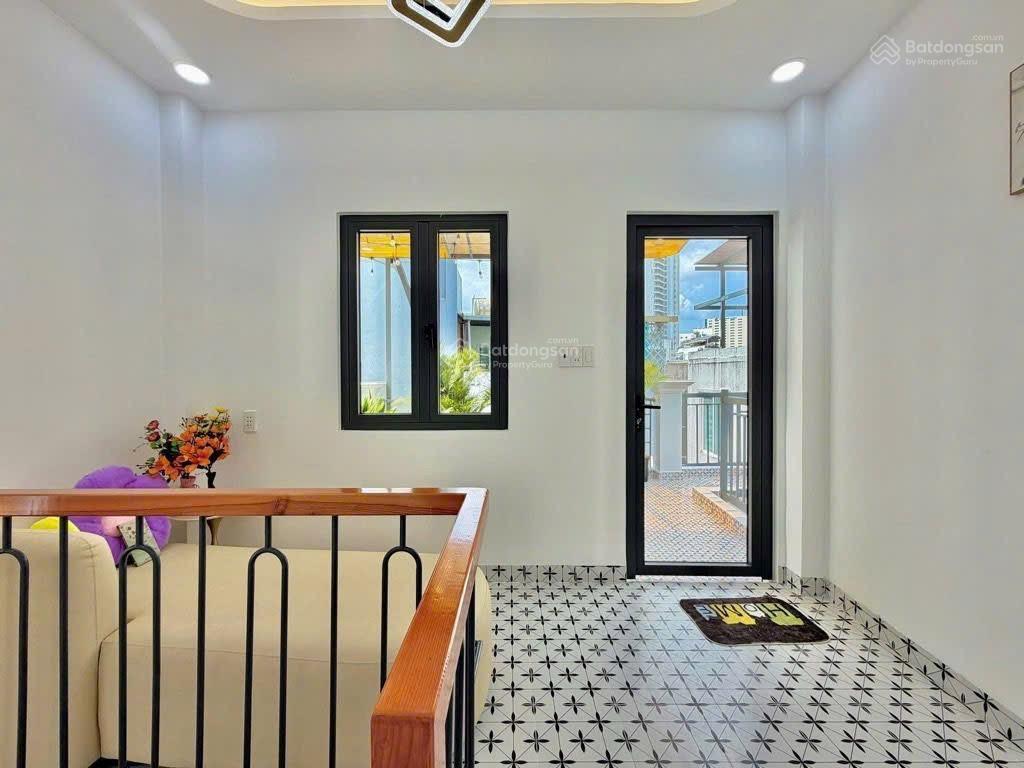 Nhà đẹp bình thạnh gần ngã tư hàng xanh  35m2  2 tầng  chỉ 5,65 tỷ