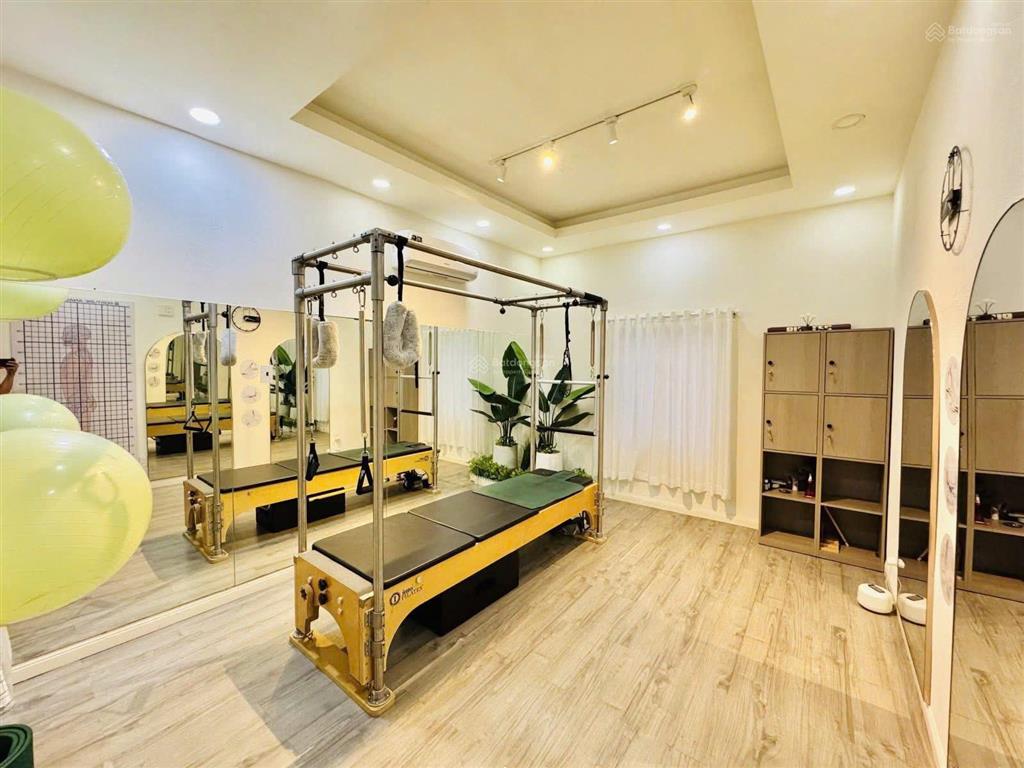 Giảm 3 tỷ, mặt tiền huỳnh văn bánh 6 tầng, 180m2, ko lộ giới, nhà mới dòng tiền cao, chốt 9,4 tỷ