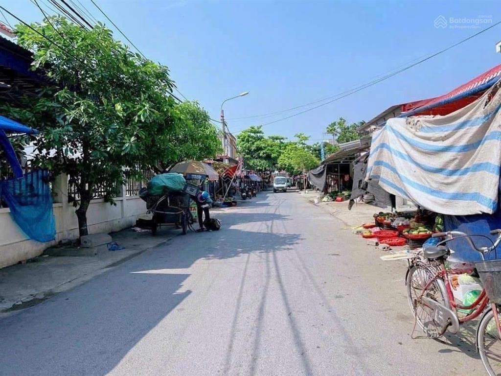 Mặt đường chợ tdp quyết tiến  hợp đức  đồ sơn . kinh doanh buôn bán sầm uất các mặt hàng.