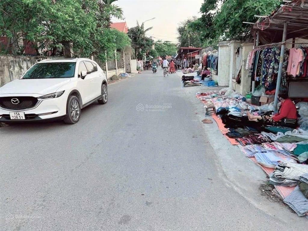 Mặt đường chợ tdp quyết tiến  hợp đức  đồ sơn . kinh doanh buôn bán sầm uất các mặt hàng.