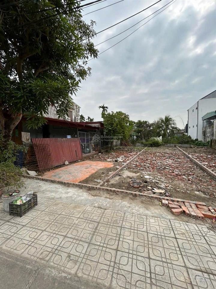 Mặt đường chợ tdp quyết tiến  hợp đức  đồ sơn . kinh doanh buôn bán sầm uất các mặt hàng.