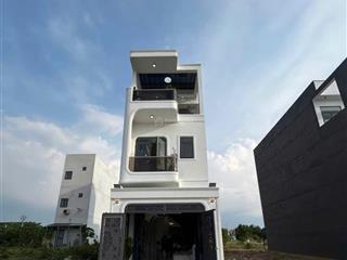 Anh tôi chính chủ cần bán gấp căn nhà 1 trệt, 1 lầu, 1 sân thượng cách trung tâm hành chánh 500m