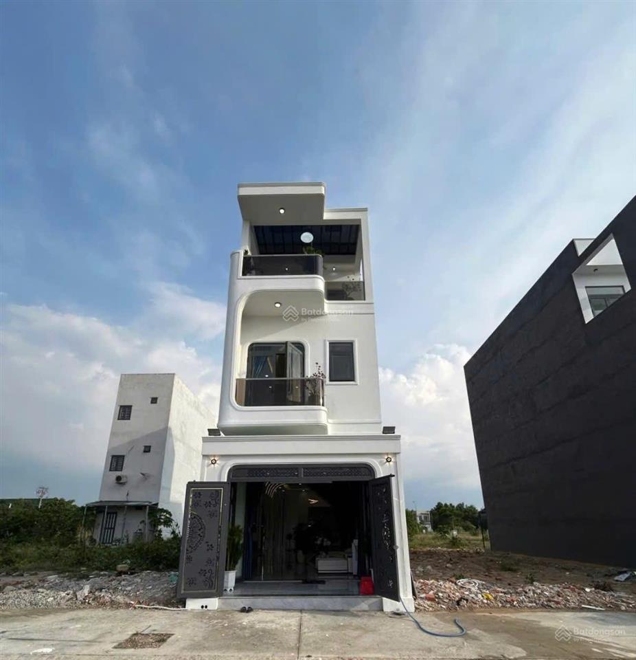 Bán nhà phố gần vinhomes green city  vị trí đẹp, tiềm năng tăng giá cao