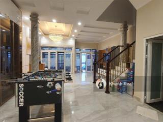 Biệt thự phố quận 1  4 tầng nội thất vip  cách công viên lê văn tám 100m  giá tốt