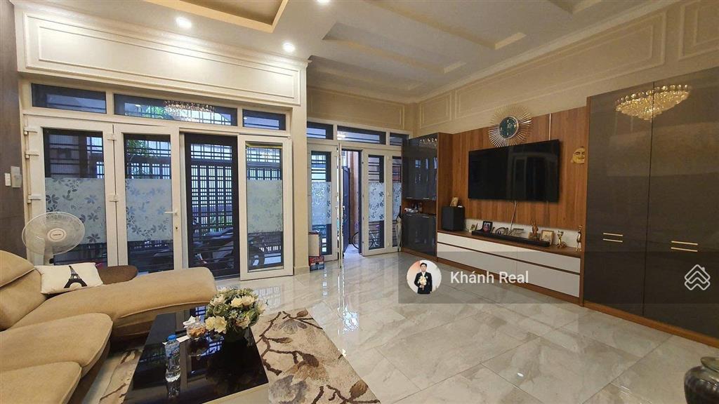 Biệt thự phố quận 1  4 tầng nội thất vip  cách công viên lê văn tám 100m  giá tốt