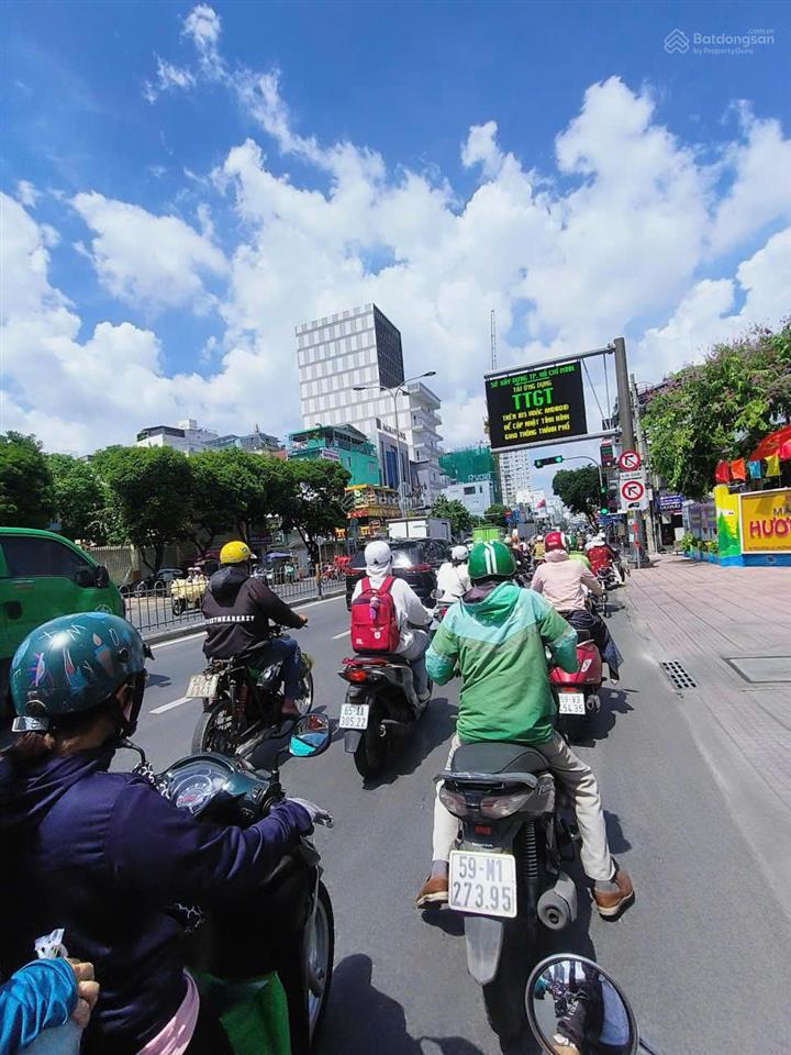 Bán gấp nhà mặt tiền 4 tầng đường phùng văn cung phường cầu kiệu