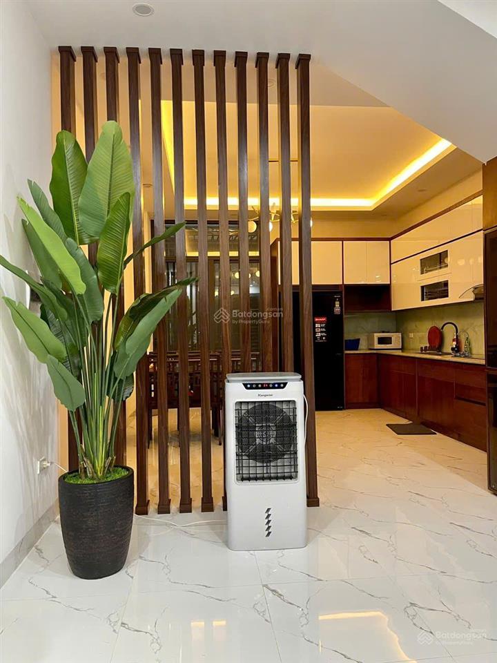 Chính chủ gửi bán căn liền kề full nội thất, giá chỉ 17 tỷ, chỉ cần mang vali đến là ở được luôn