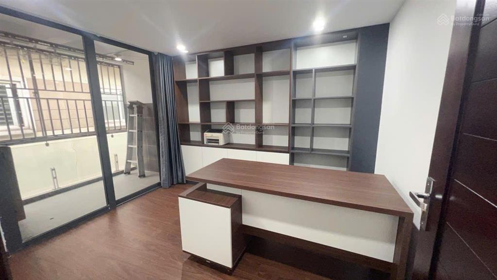 Chính chủ gửi bán căn liền kề full nội thất, giá chỉ 17 tỷ, chỉ cần mang vali đến là ở được luôn