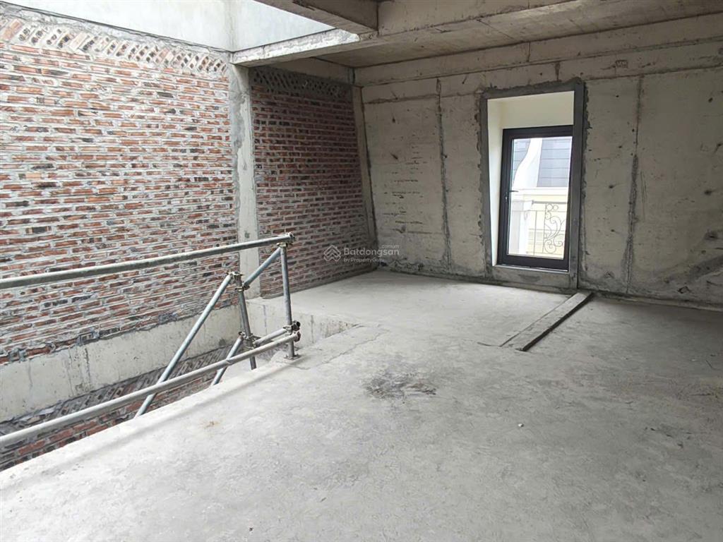 Cho thuê btlk thô 4 tầng  đường đôi trước nhà  giá mềm