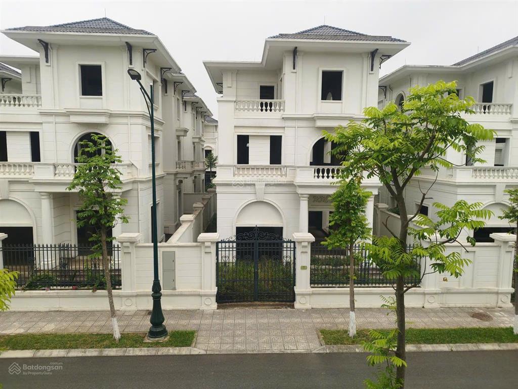 Chính chủ gửi bán căn biệt thự đơn lập 240m2, gần hồ trung tâm, hướng tây bắc, vị trí đẹp
