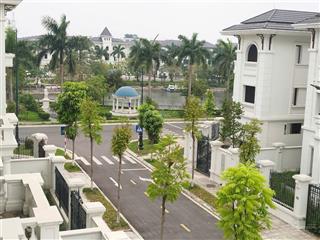 Chính chủ gửi bán căn biệt thự đơn lập 240m2, gần hồ trung tâm, hướng tây bắc, vị trí đẹp