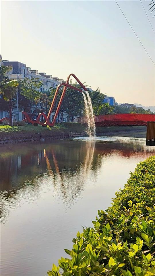 Nhà liền kề hiện đại view kênh thơ mộng không gian sống lý tưởng