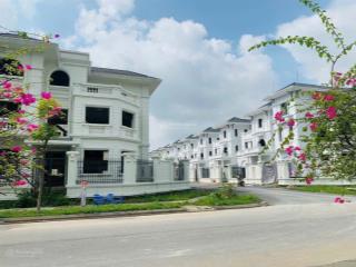 Chủ nhà đi định cư nước ngoài, gửi bán căn biệt thự góc 318m2, giá 100tr/m2,mua đầu tư đón sóng 3.5