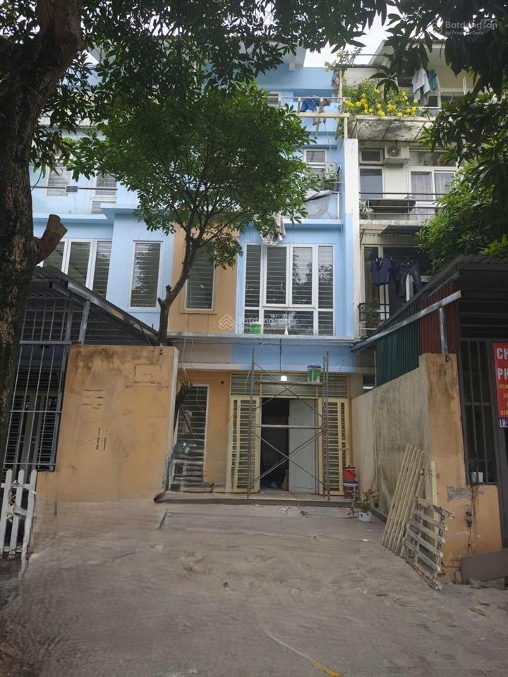 Chính chủ gửi bán căn lk 95m2, mặt đường to, hướng đông nam hiếm có
