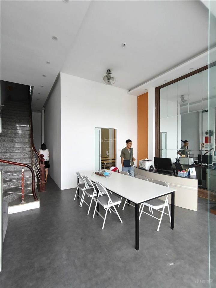 Cho thuê shophouse 90m2 hoàn thiện ngay mặt đường lớn