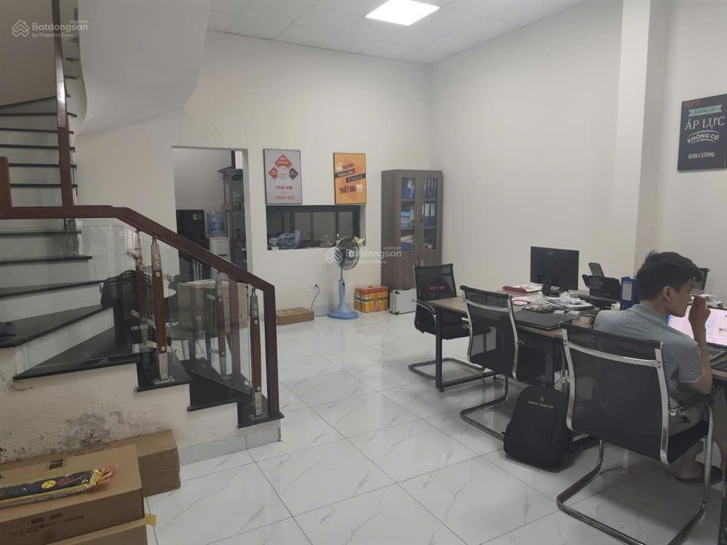 Chính chủ gửi bán lk 90m2, nhà đã hoàn thiện lại gần công viên, giá tốt