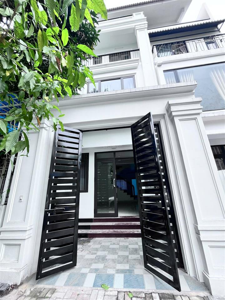 Hàng hiếm xuân phương nhà đẹp có thang máy kết hợp view hồ chill chill