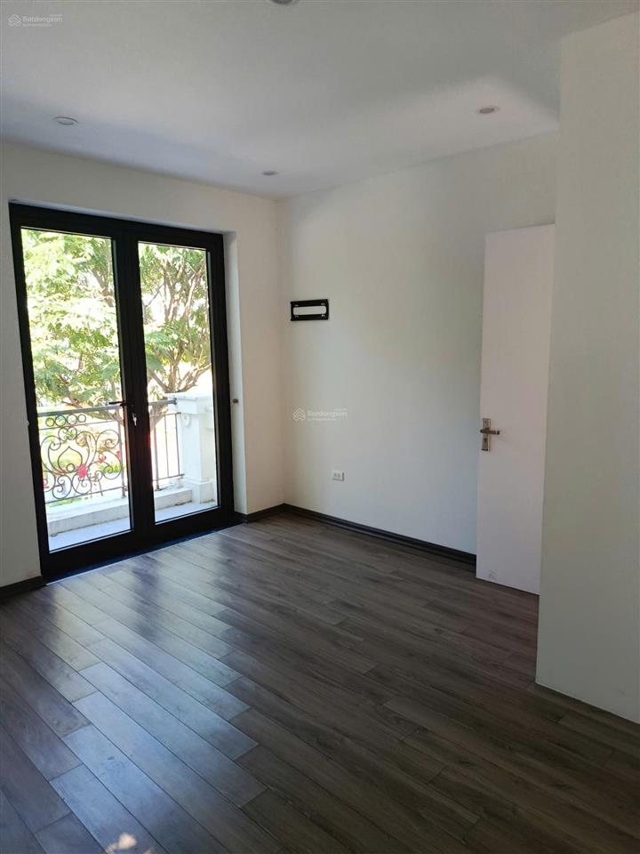 Hot! cho thuê căn liền kề góc, view công viên thoáng mát, đã hoàn thiện 4 tầng đầy đủ điều hòa