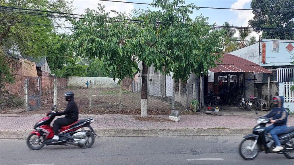 Bán đất trung tâm thị trấn võ xu, mặt tiền tôn đức thắng