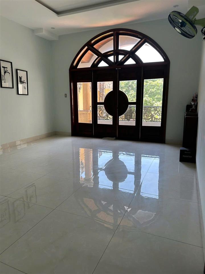 Cho thuê nhà đường Núi thành Hải Châu mặt tiền biệt thự nguyên căn 700m2  giá tốt
