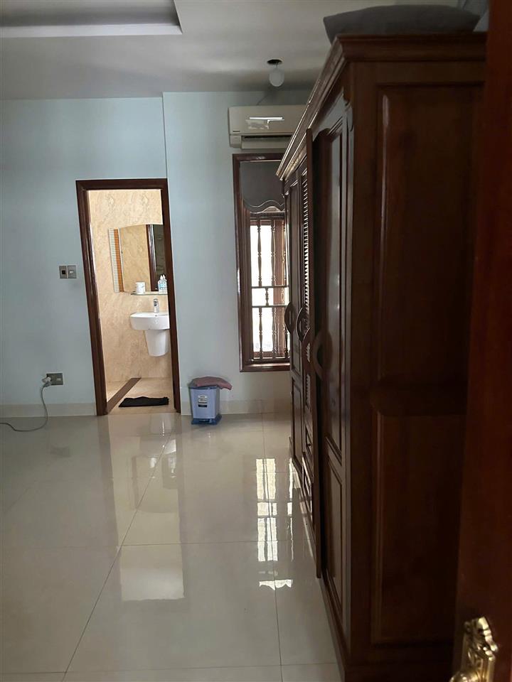 Cho thuê nhà đường Núi thành Hải Châu mặt tiền biệt thự nguyên căn 700m2  giá tốt