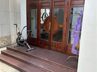 Cho thuê nhà đường Núi thành Hải Châu mặt tiền biệt thự nguyên căn 700m2  giá tốt