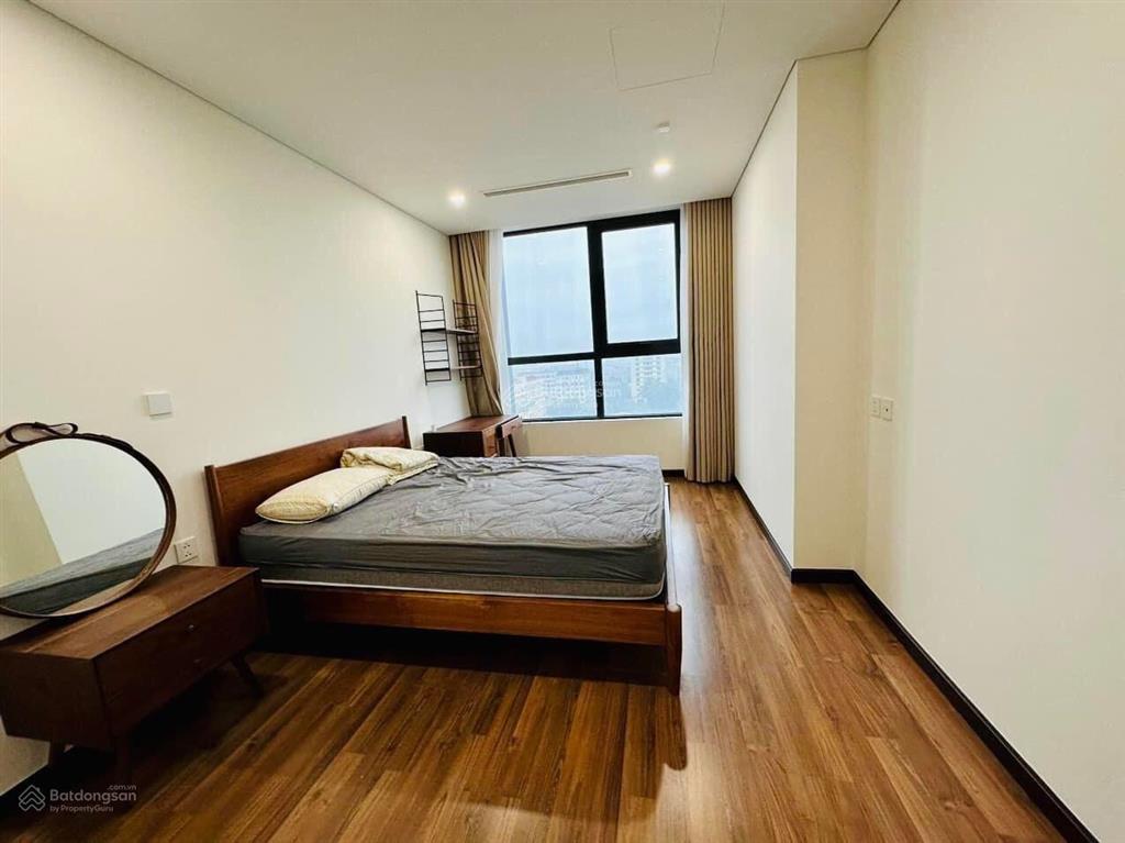 Tôi chính chủ cần bán nhanh căn hộ 77m2 2pn ở tòa mipec rubik 360 xuân thuỷ. giá công khai 7,5 tỷ