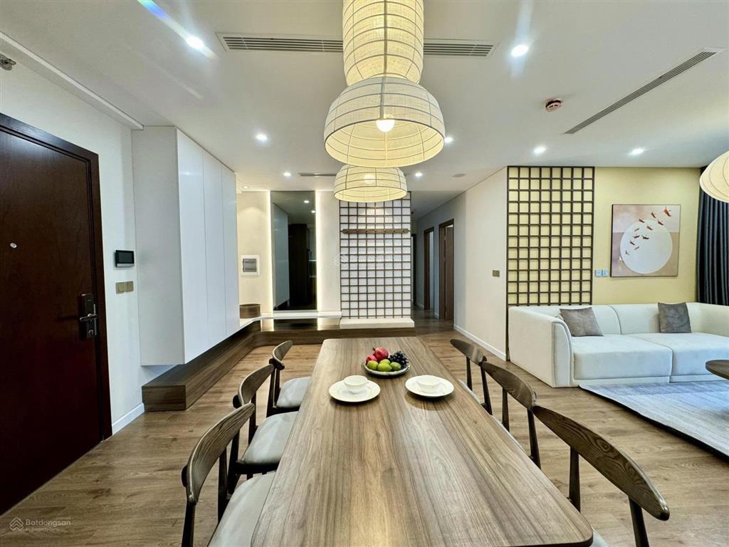 Tôi chính chủ cần bán gấp căn hộ 2pn 71m2, cc mhdi 60 hoàng quốc việt, view thoáng đẹp. giá 7,7 tỷ