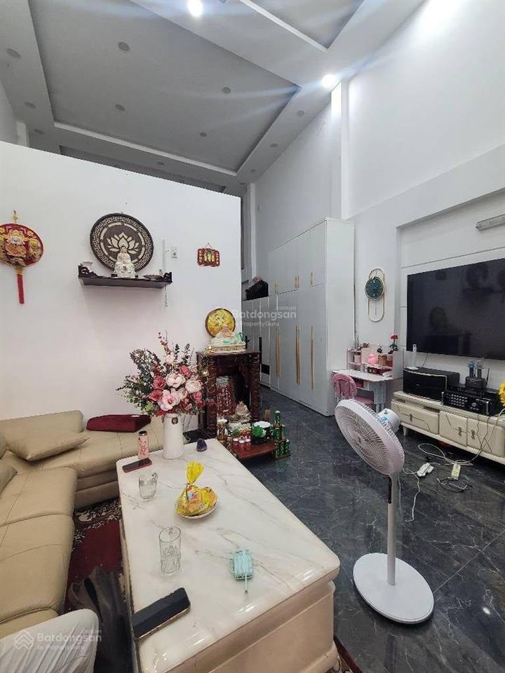 Nhà hẻm nhựa xe tải đổ cửa, giáp minh phụng  quận 6, không lộ giới, ngang 5x13m, nhỉnh 8 tỷ