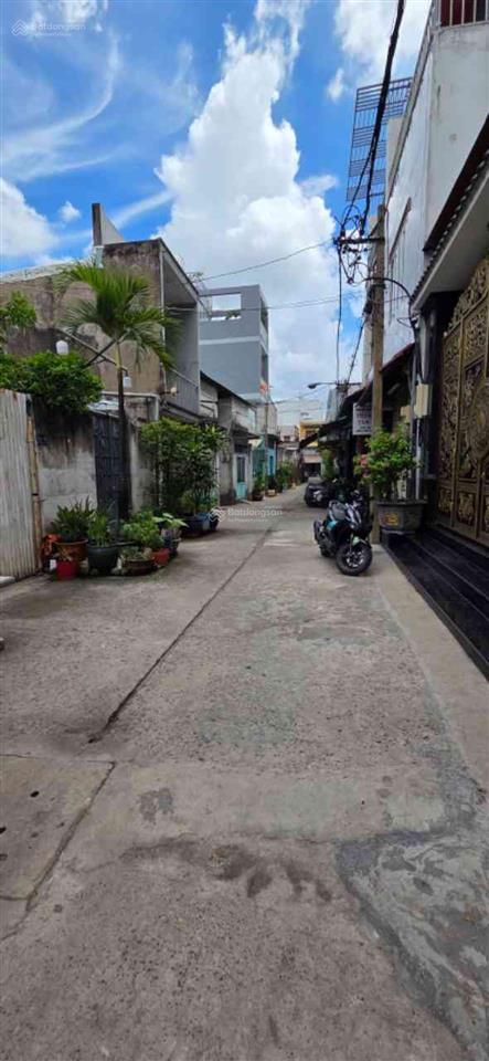Siêu phẩm nhà ngang lớn hơn 4m x 13m, hẻm 5m, tỉnh lộ 10  bình tân sát q6  nhỉnh 5tỷ