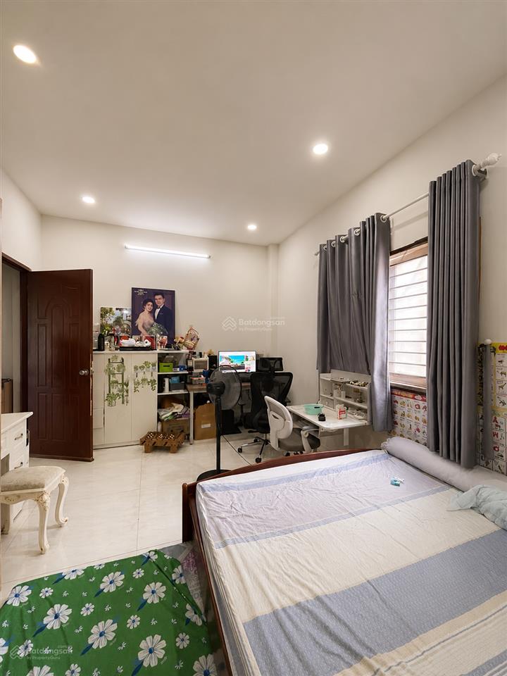 Bán nhà 3 tầng  sát tên lửa, bình tân  5x20m vuông vức  hẻm xe tải 8m  nhỉnh nhẹ 8 tỷ