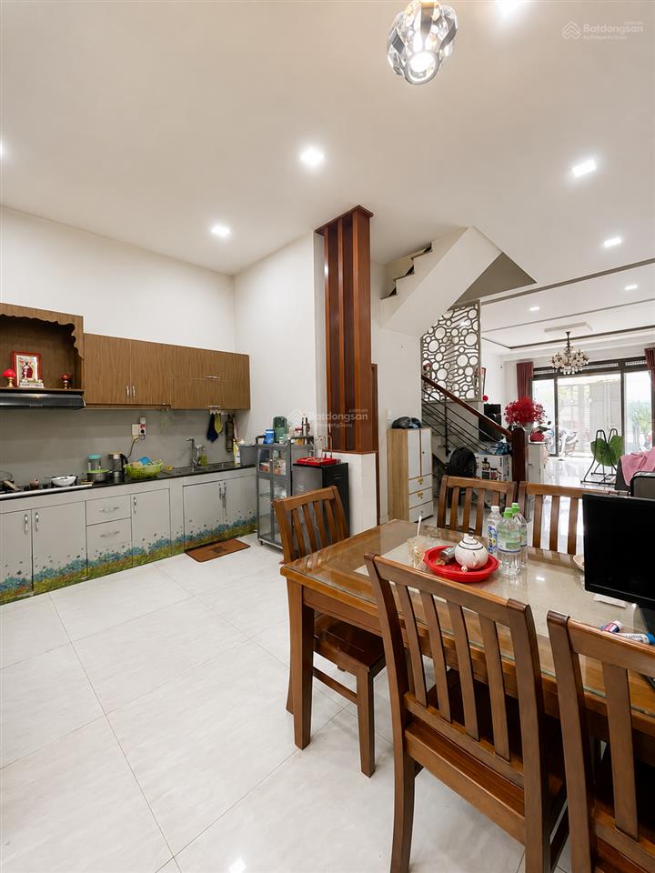 Bán nhà 3 tầng  sát tên lửa, bình tân  5x20m vuông vức  hẻm xe tải 8m  nhỉnh nhẹ 8 tỷ
