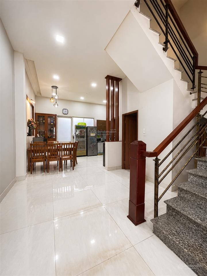 Bán nhà 3 tầng  sát tên lửa, bình tân  5x20m vuông vức  hẻm xe tải 8m  nhỉnh nhẹ 8 tỷ