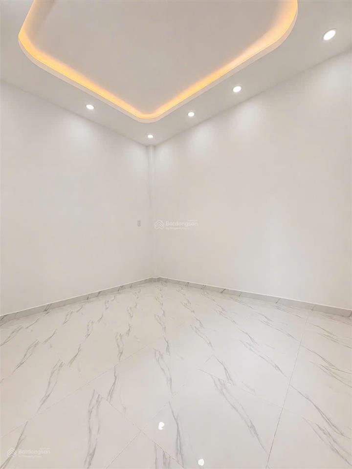 Bán nhà 2 tầng  4x15m  lê văn quới  bình tân  ngay ngã tư 4 xã  hẻm xe hơi 6m thông, nhỉnh 5tỷ
